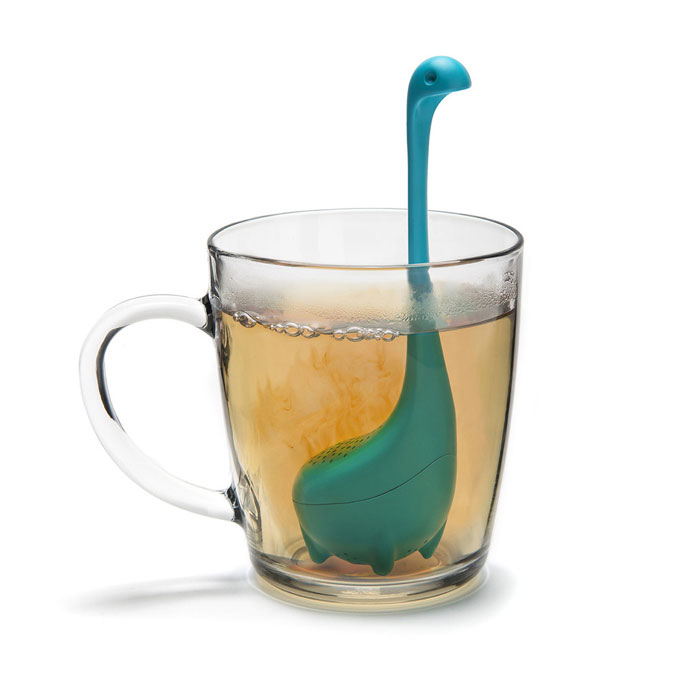 Bardakta Çay Demleyen Loch Ness Canavarı